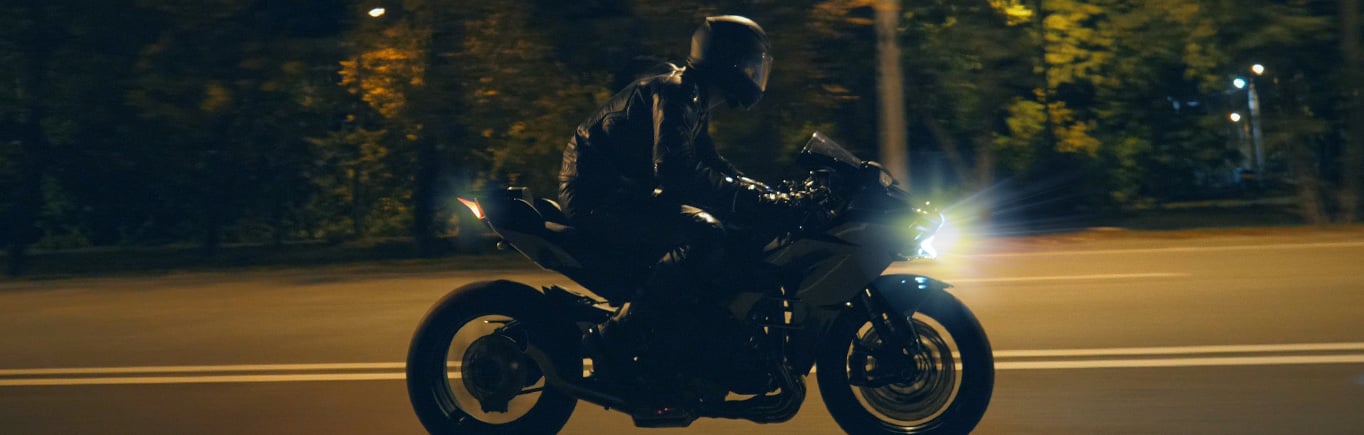 Consejos para conducir tu moto de noche