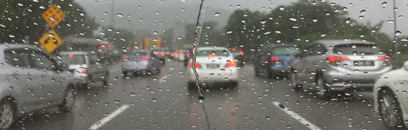 Consejos de seguridad vial para conducir en temporada de lluvias
