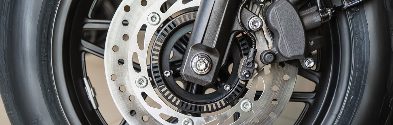 Beneficios de los frenos ABS en tu moto_Secundaria