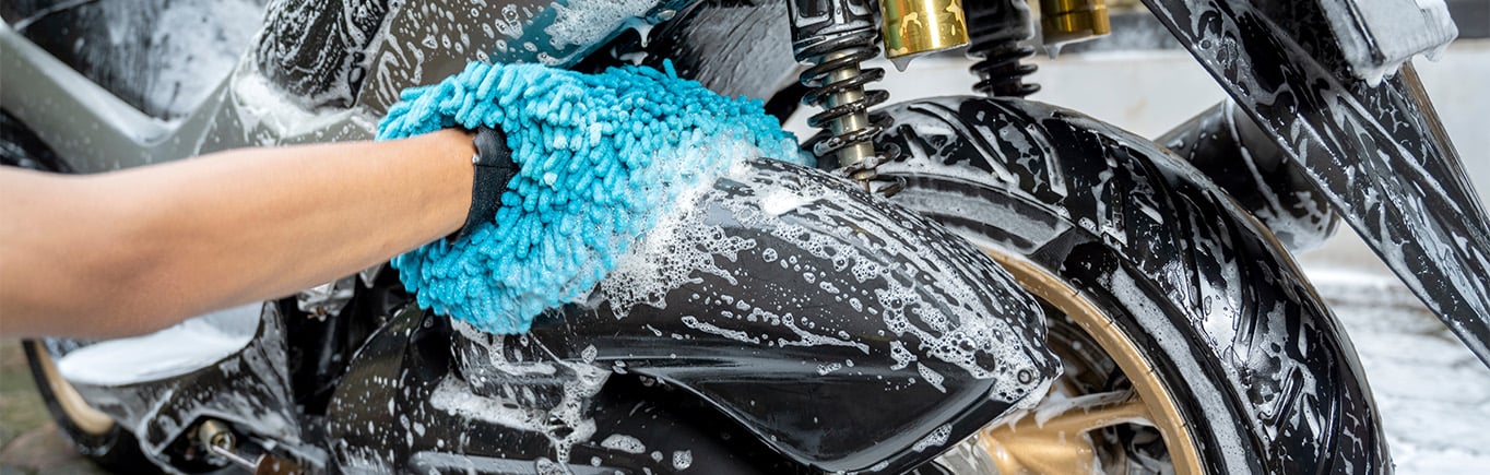 Año nuevo, moto como nueva- habitos que alargan su vida util - secundaria