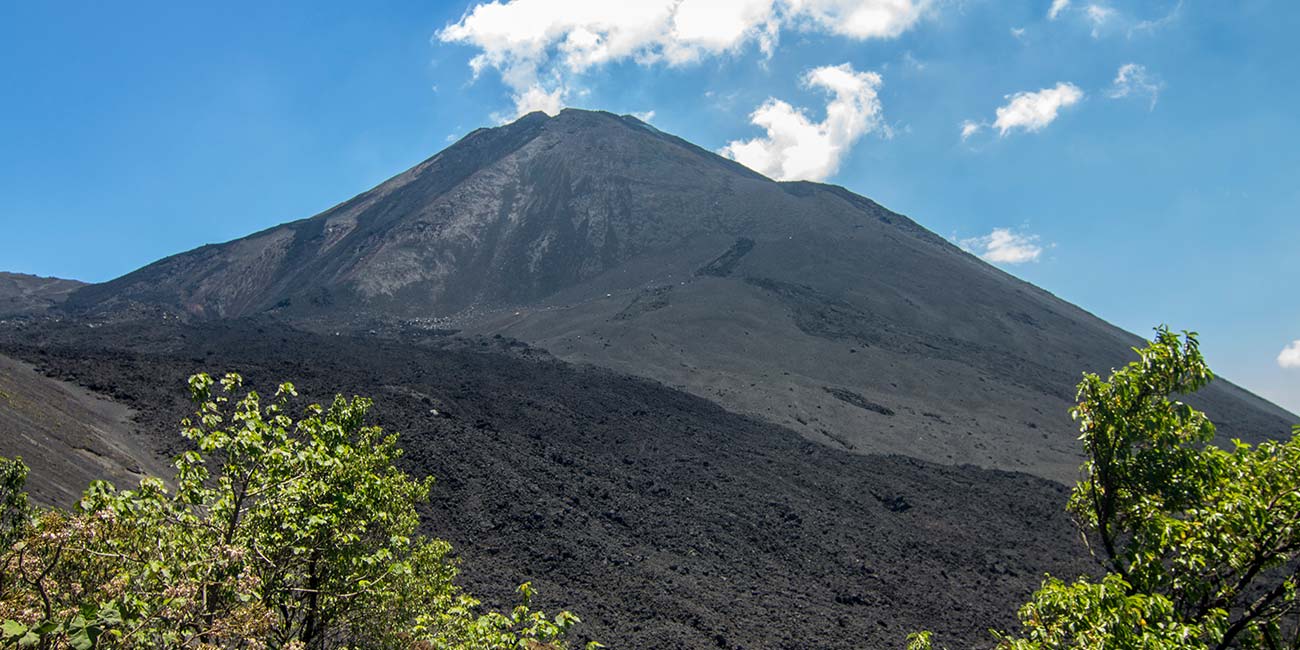 Volcán De Pacaya, Uno De Los Más Activos En Guatemala